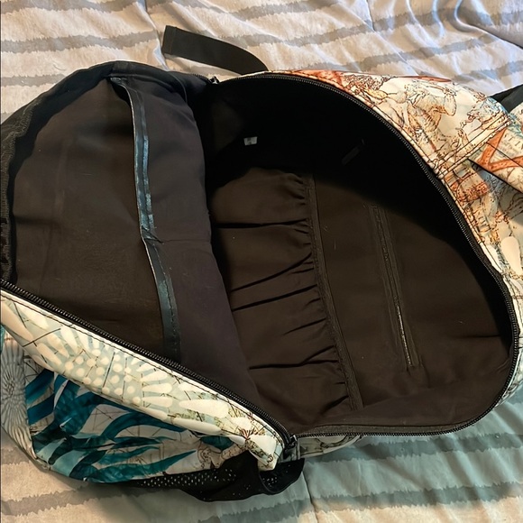 Sea Turtle Print Backpack - Picture 2 of 6